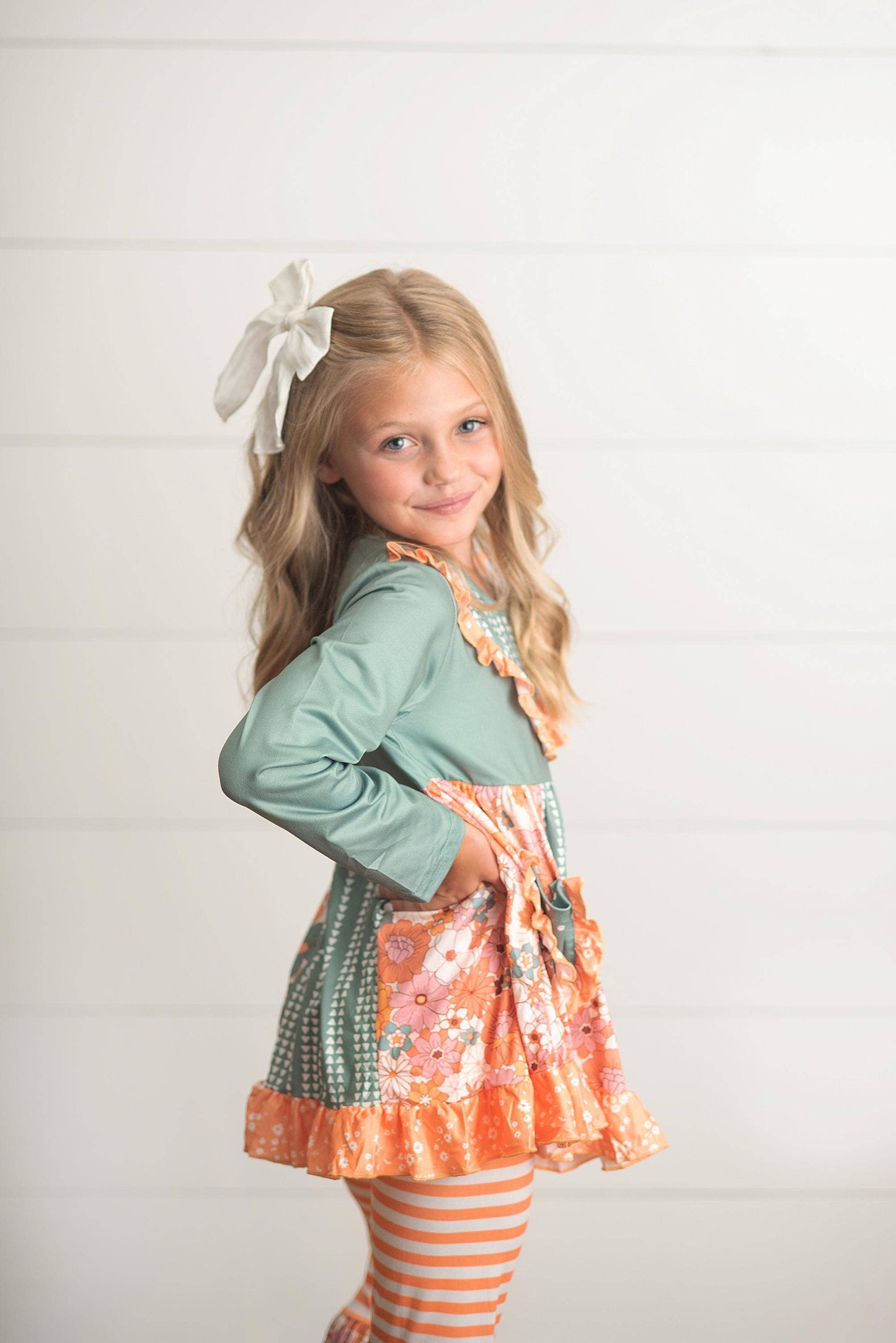 Kids Sage Floral Pocket Two Piece Bell Bottom Ruffle Set: 3/4