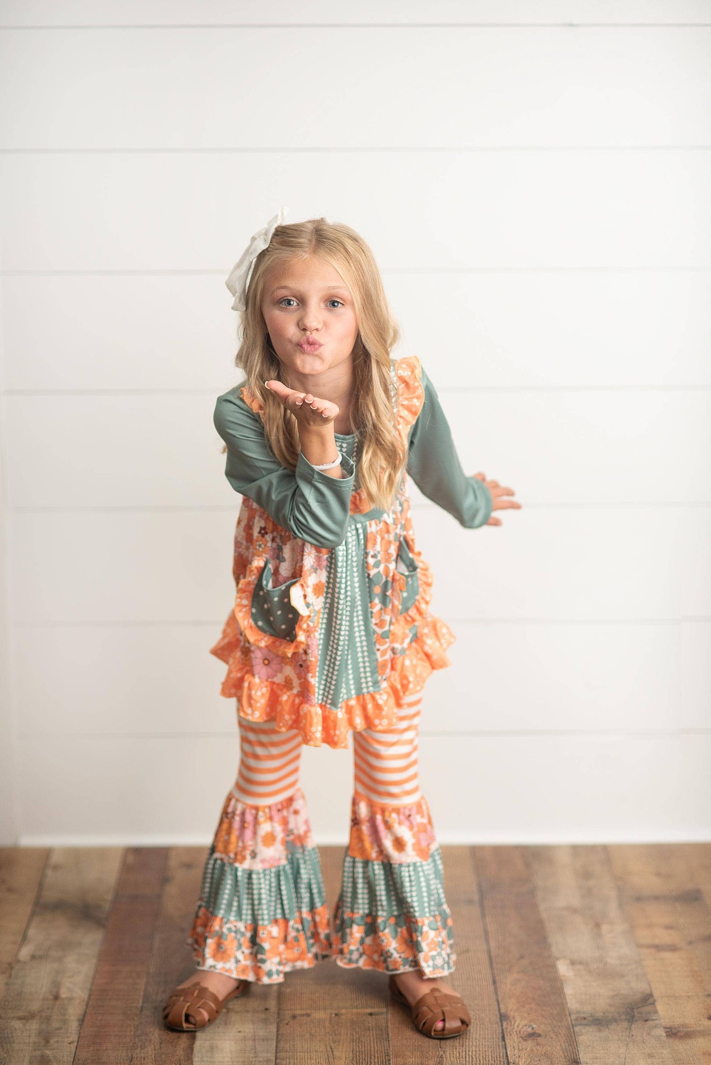 Kids Sage Floral Pocket Two Piece Bell Bottom Ruffle Set: 3/4