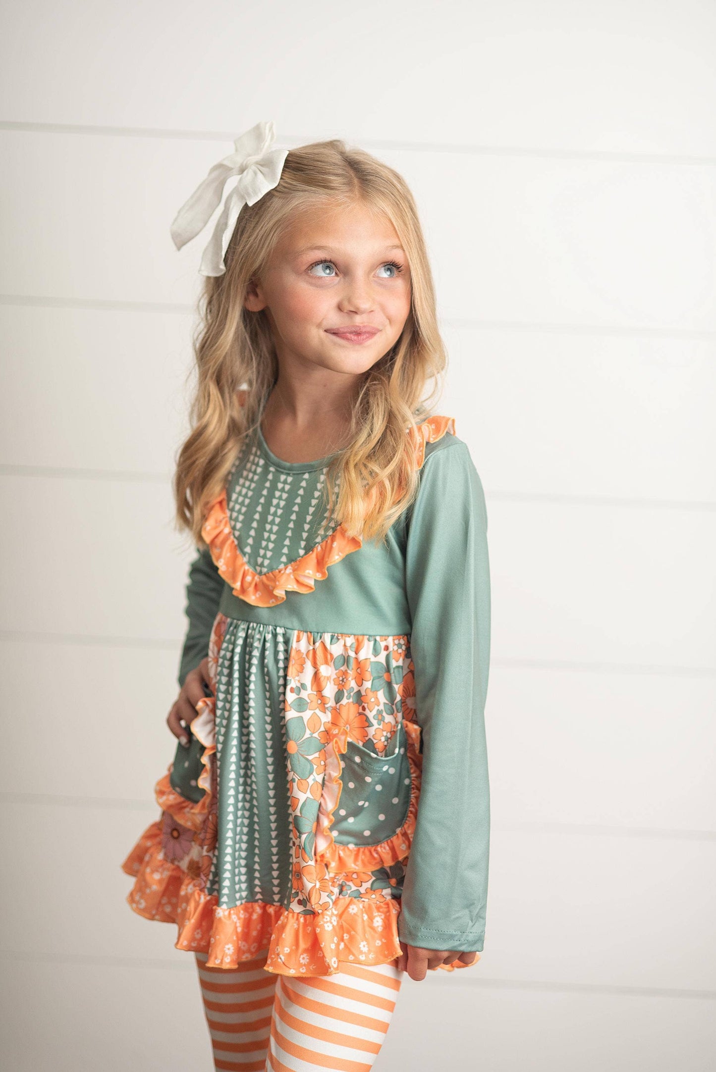 Kids Sage Floral Pocket Two Piece Bell Bottom Ruffle Set: 3/4