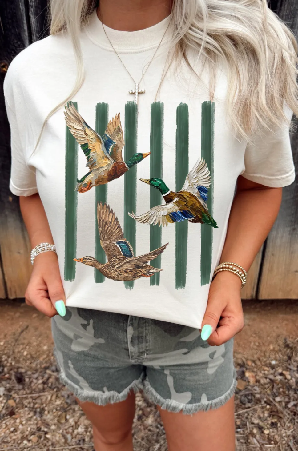 White Western Mallard Stripes Printed Graphic Round Neck Casual Tee