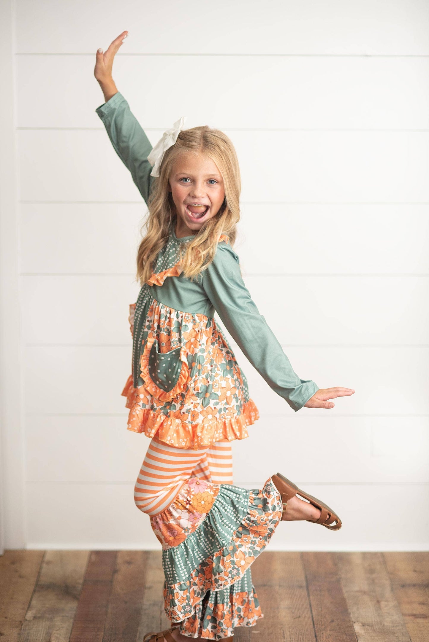 Kids Sage Floral Pocket Two Piece Bell Bottom Ruffle Set: 3/4